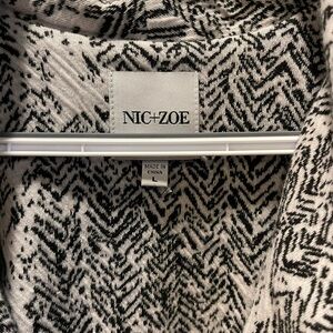Nic+Zoe Black and White Patterned Garment